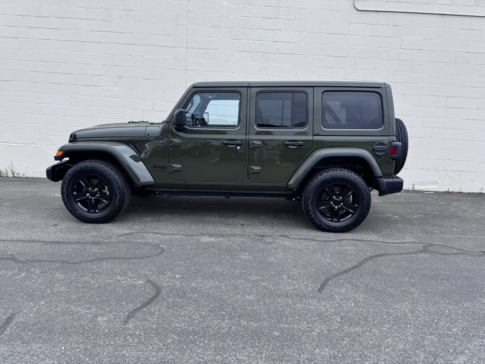 Used 2023 Jeep Wrangler Altitude image 2