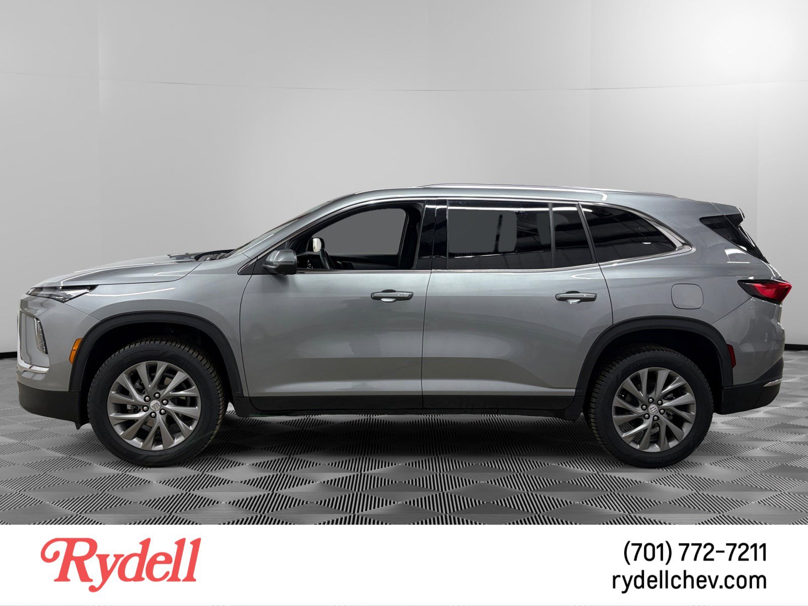 Used 2025 Buick Enclave Preferred image 2