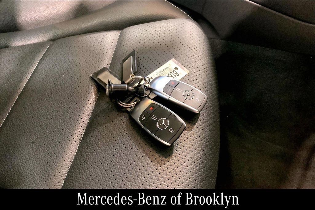 Used 2022 Mercedes-Benz GLC 300 4MATIC image 16