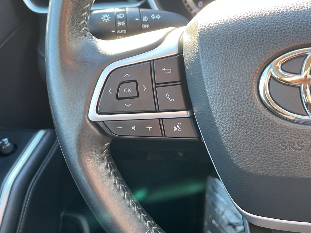 Used 2022 Toyota Highlander XLE FWD image 36