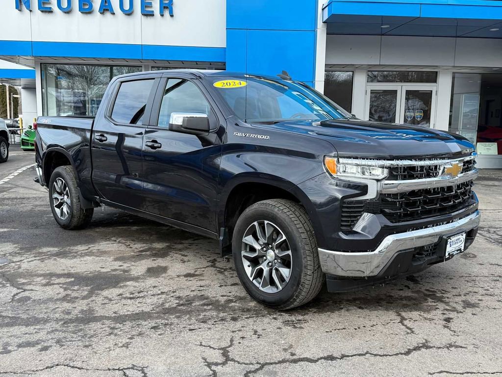 Used 2024 Chevrolet Silverado 1500 LT image 3