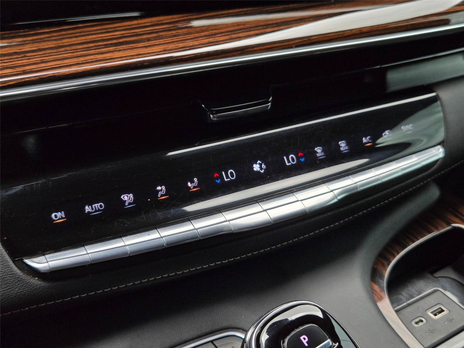 Used 2022 Cadillac Escalade Luxury AWD/4WD image 20