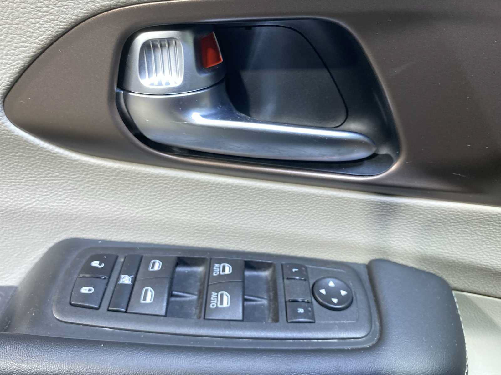 Used 2023 Chrysler Voyager LX FWD image 23