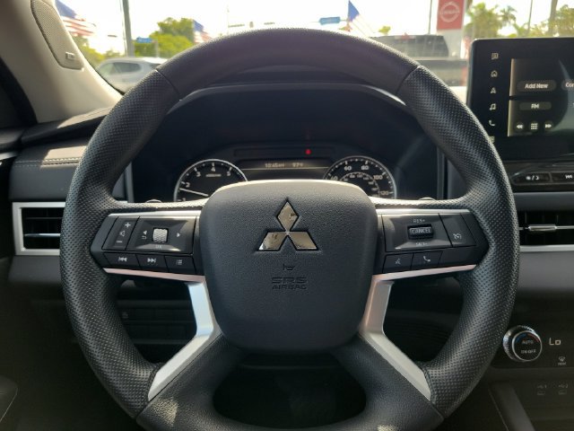 Used 2026 Mitsubishi Outlander ES FWD image 18