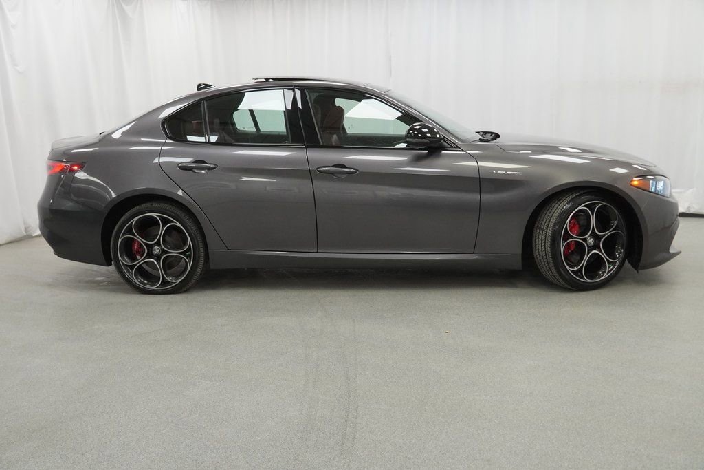 Used 2024 Alfa Romeo Giulia Veloce image 10