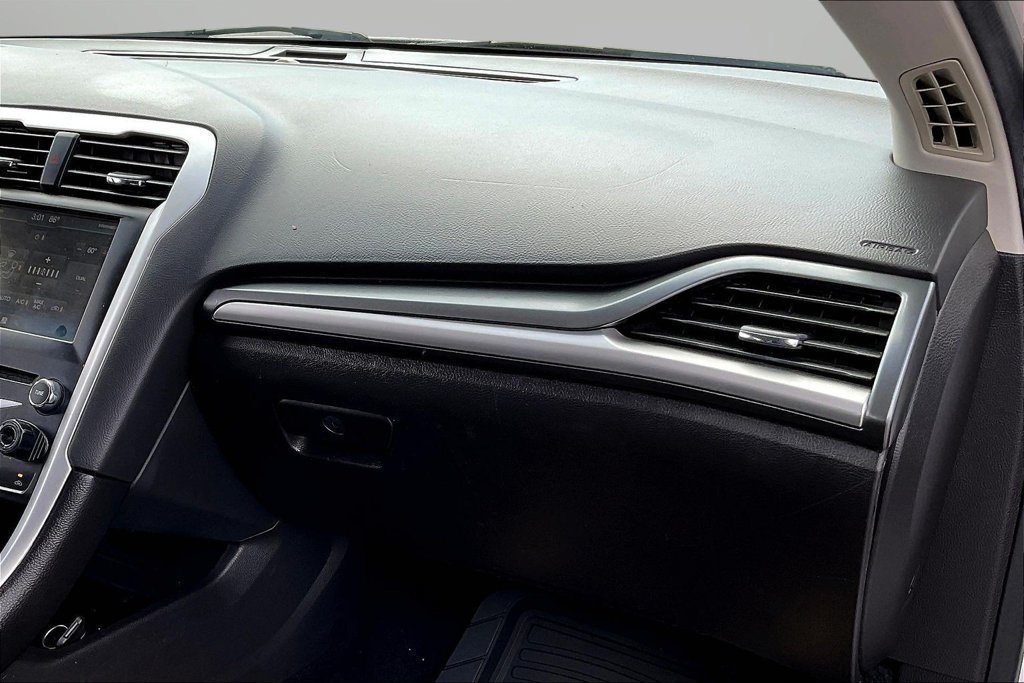 Used 2015 Ford Fusion SE FWD image 26