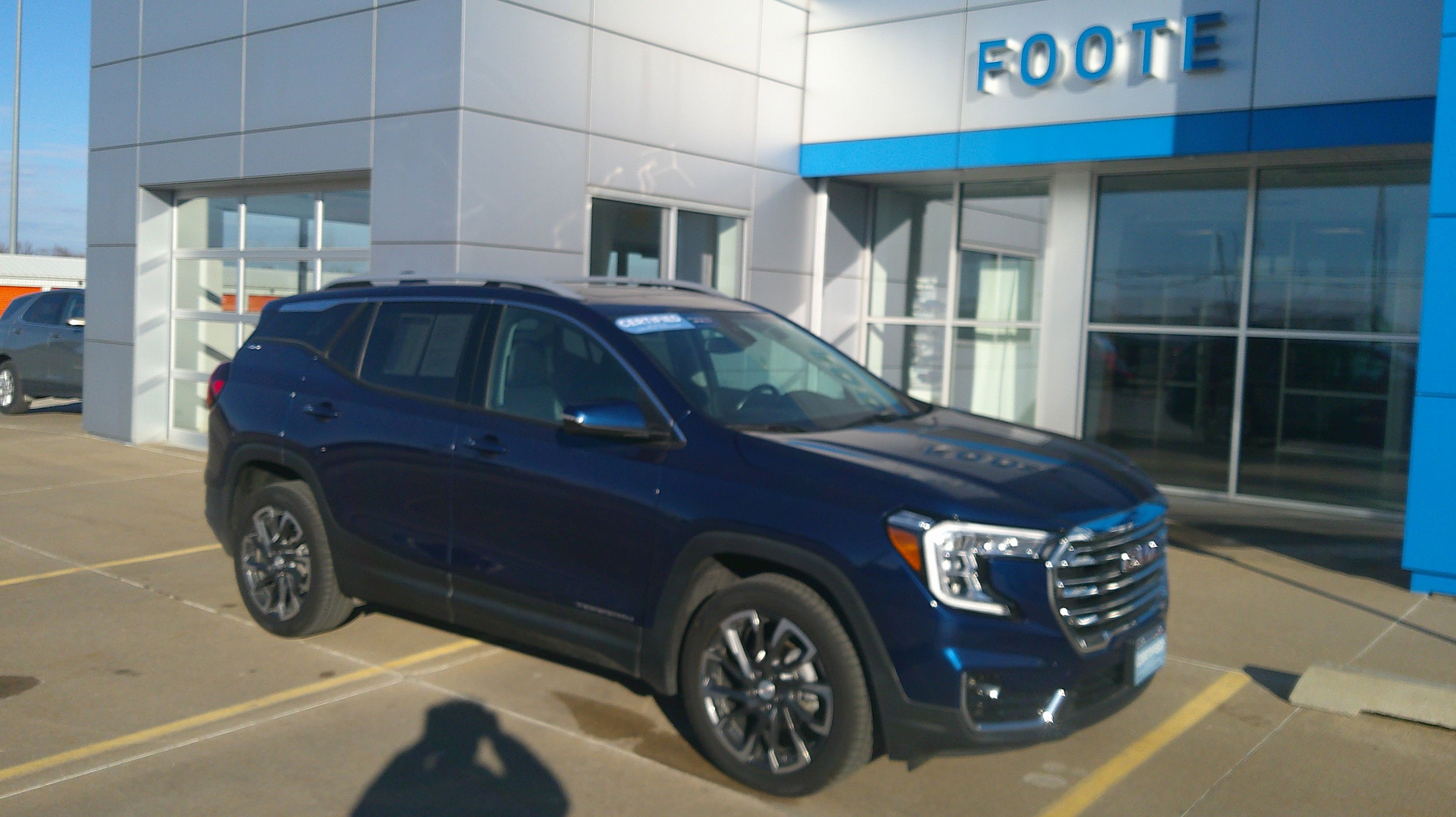 Certified 2022 GMC Terrain SLT w/ Infotainment Package II image 1