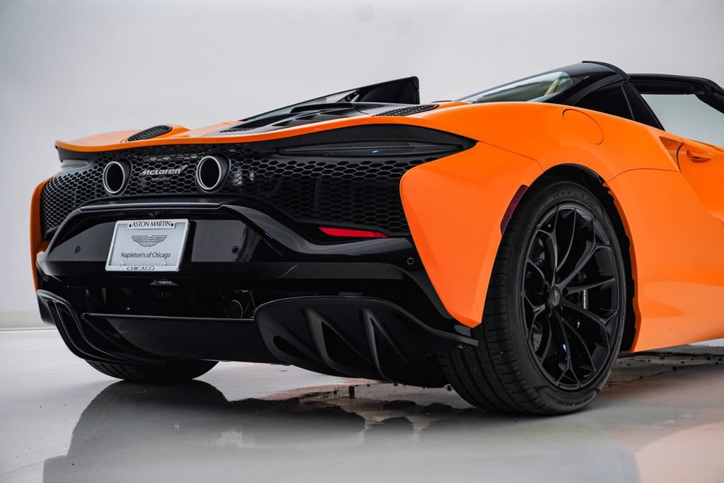 Used 2026 McLaren Artura Spider RWD image 15