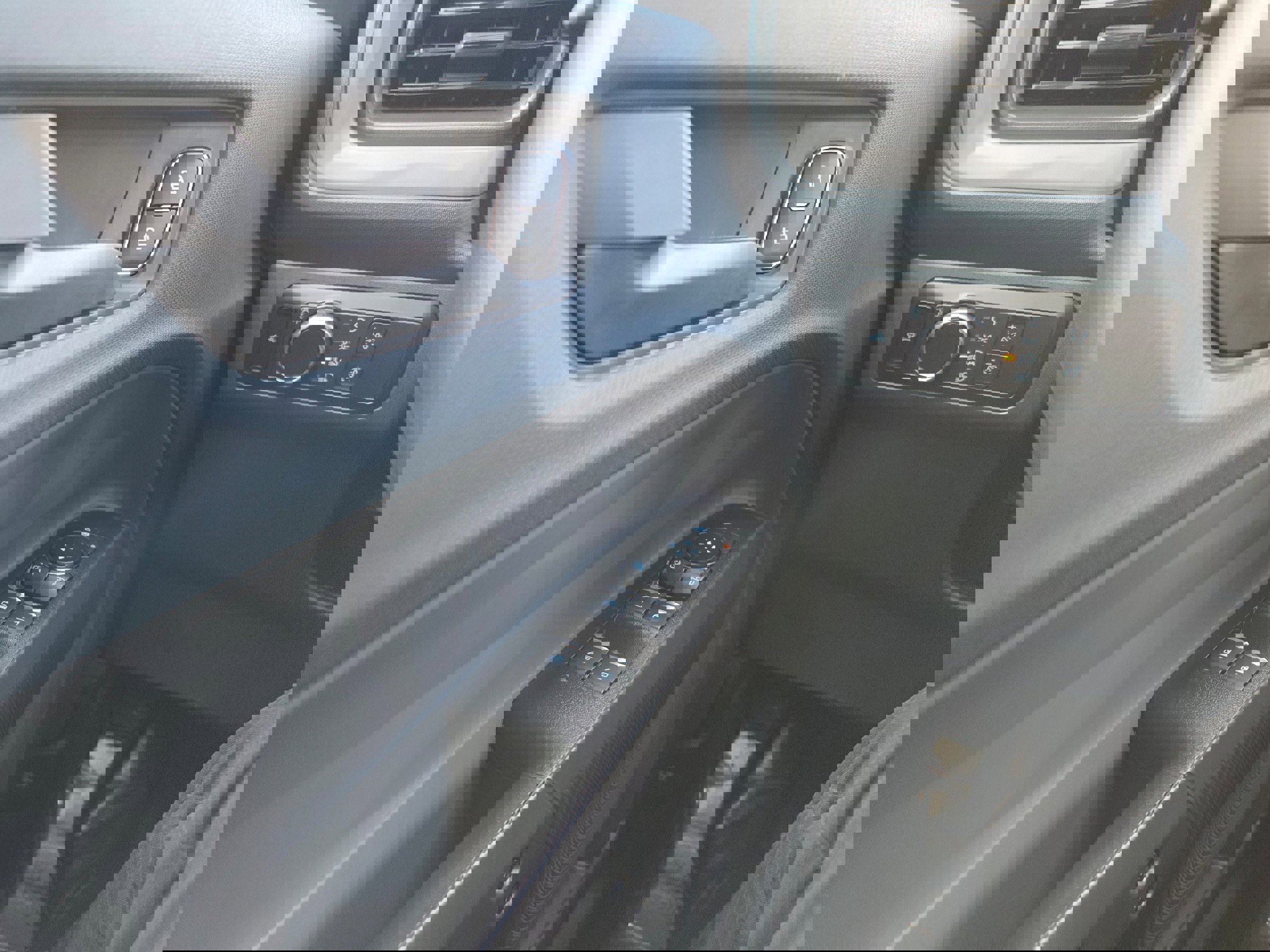 New 2025 Ford Maverick XL w/ Equipment Group 102A image 19