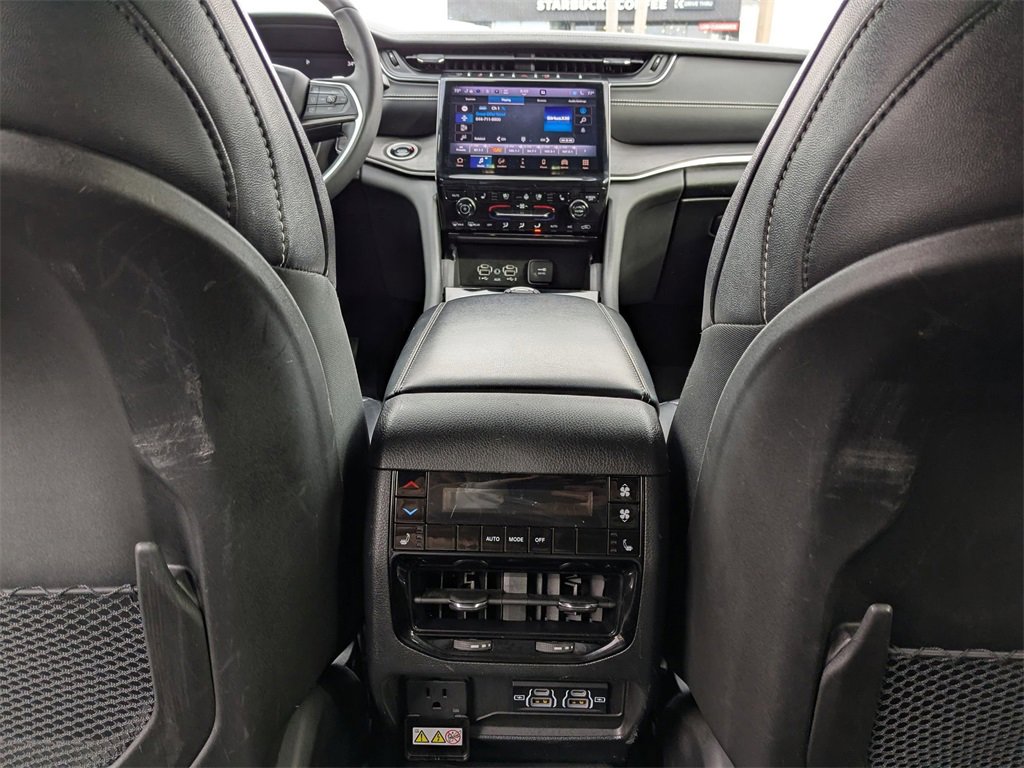 Used 2024 Jeep Grand Cherokee L Limited w/ Luxury Tech Group II image 29