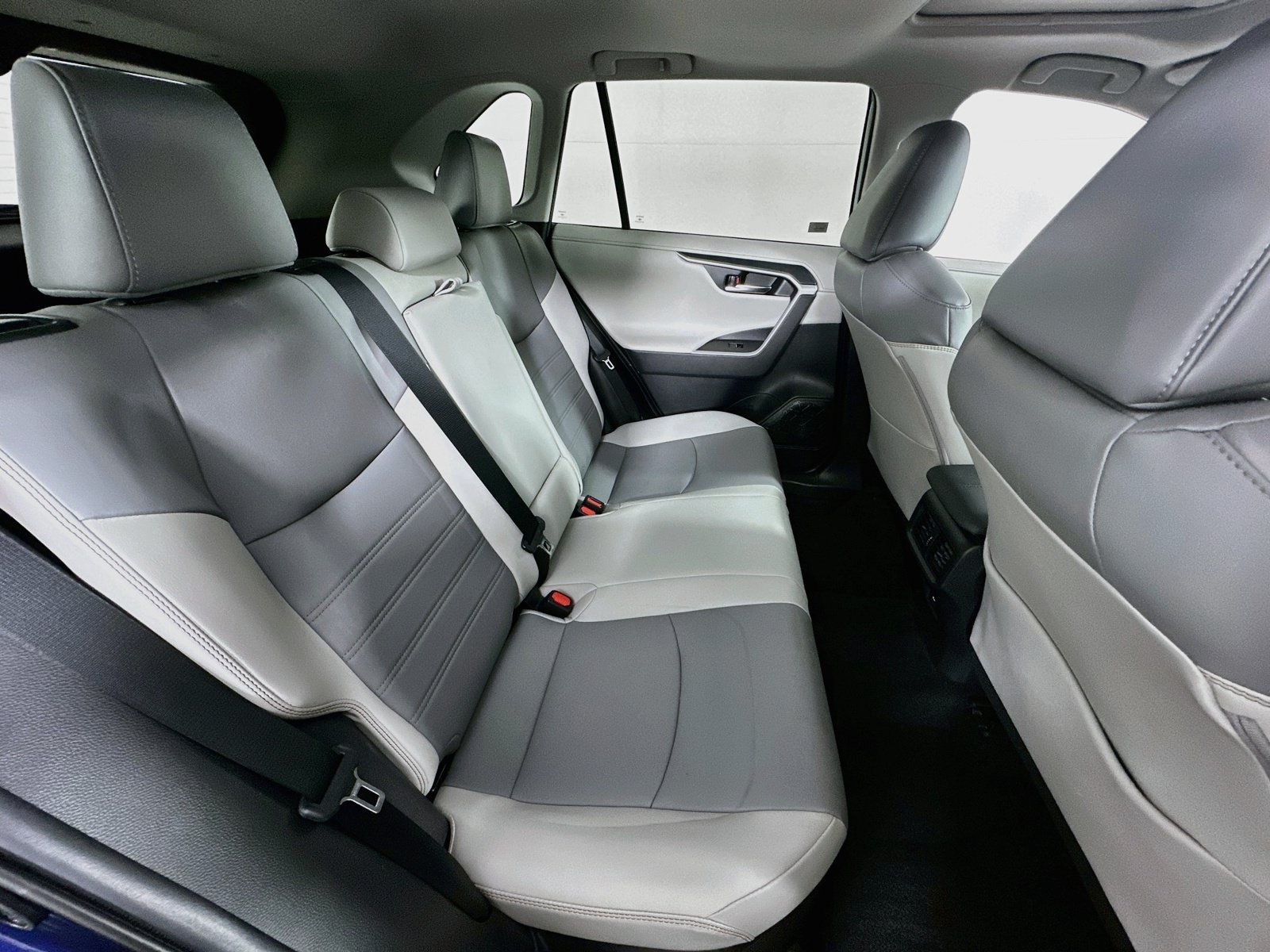 Used 2021 Toyota RAV4 Limited AWD/4WD image 27