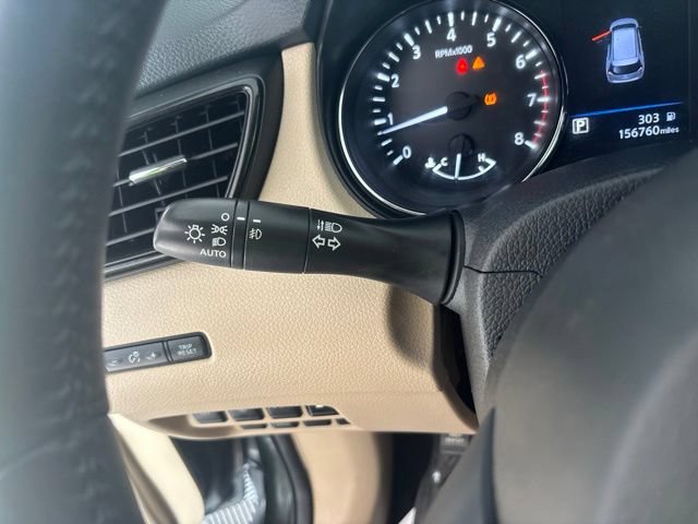 Used 2018 Nissan Rogue SL w/ Premium Package AWD/4WD image 11