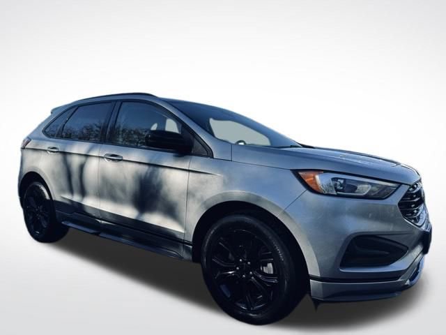 Used 2022 Ford Edge SE w/ Black Appearance Package image 3