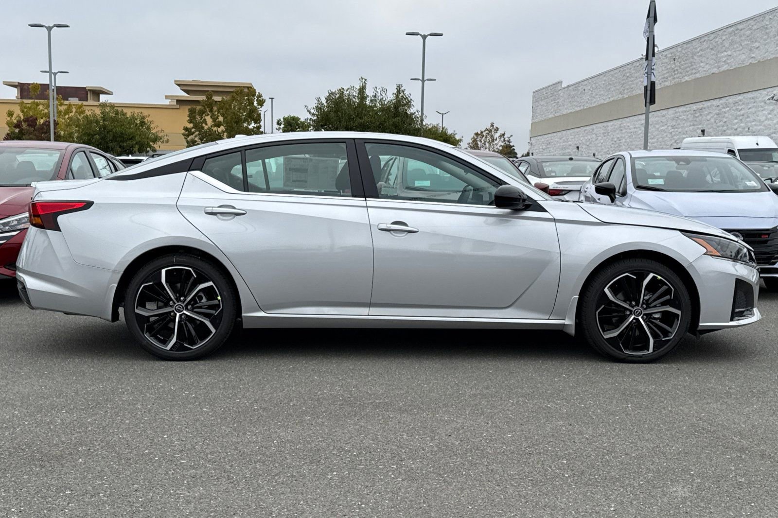 New 2025 Nissan Altima 2.5 SR w/ SR Premium Package image 3