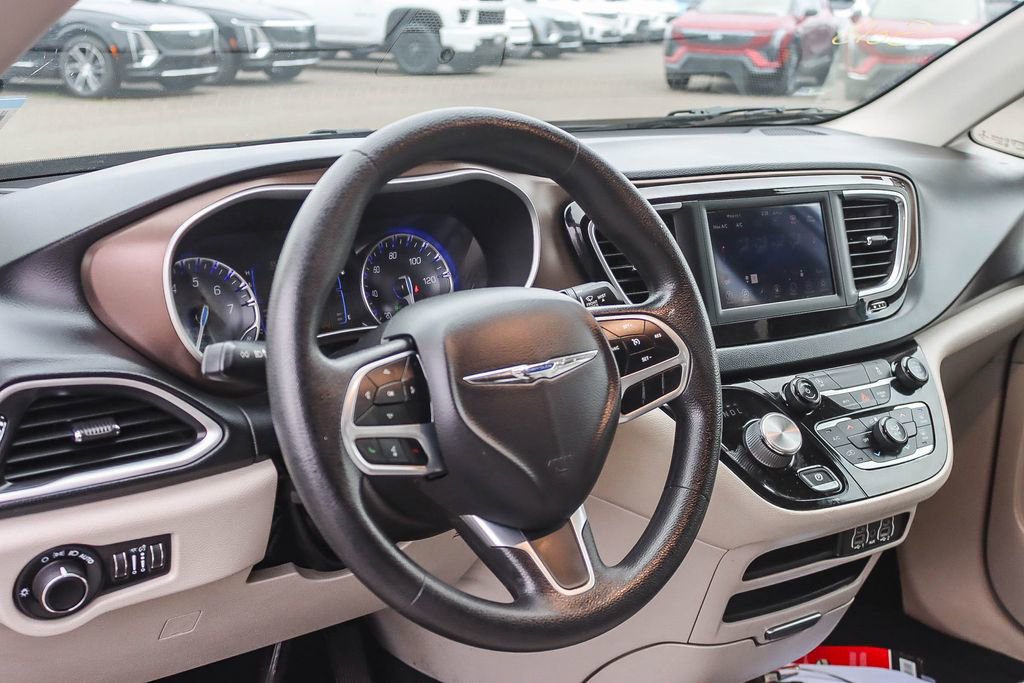 Used 2021 Chrysler Voyager Lxi image 8