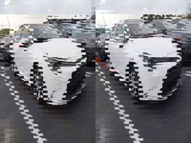 Used 2024 Toyota Corolla LE image 3