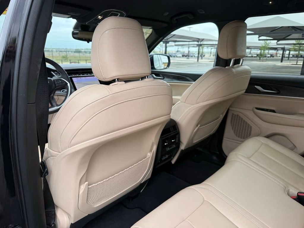 Used 2023 Jeep Grand Cherokee Limited image 23