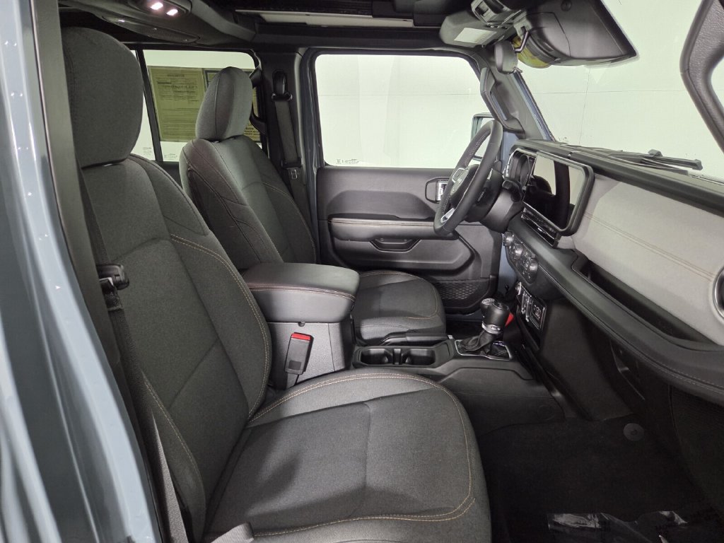 Used 2026 Jeep Wrangler Unlimited Sahara AWD/4WD image 29
