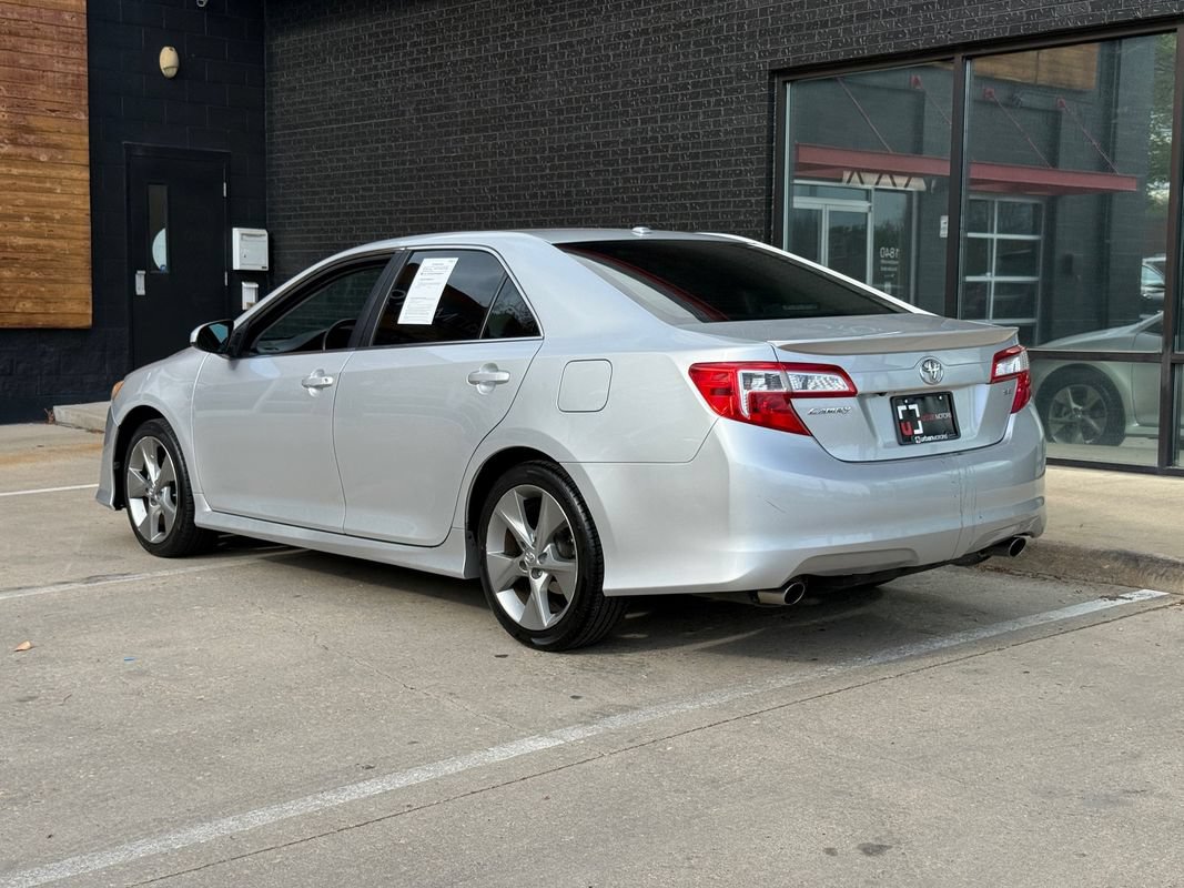 Used 2013 Toyota Camry SE w/ Leather Pkg FWD image 3