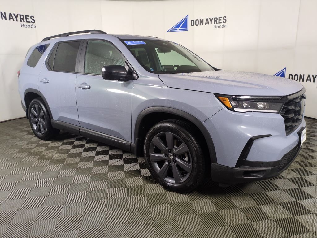 Used 2025 Honda Pilot Sport image 11