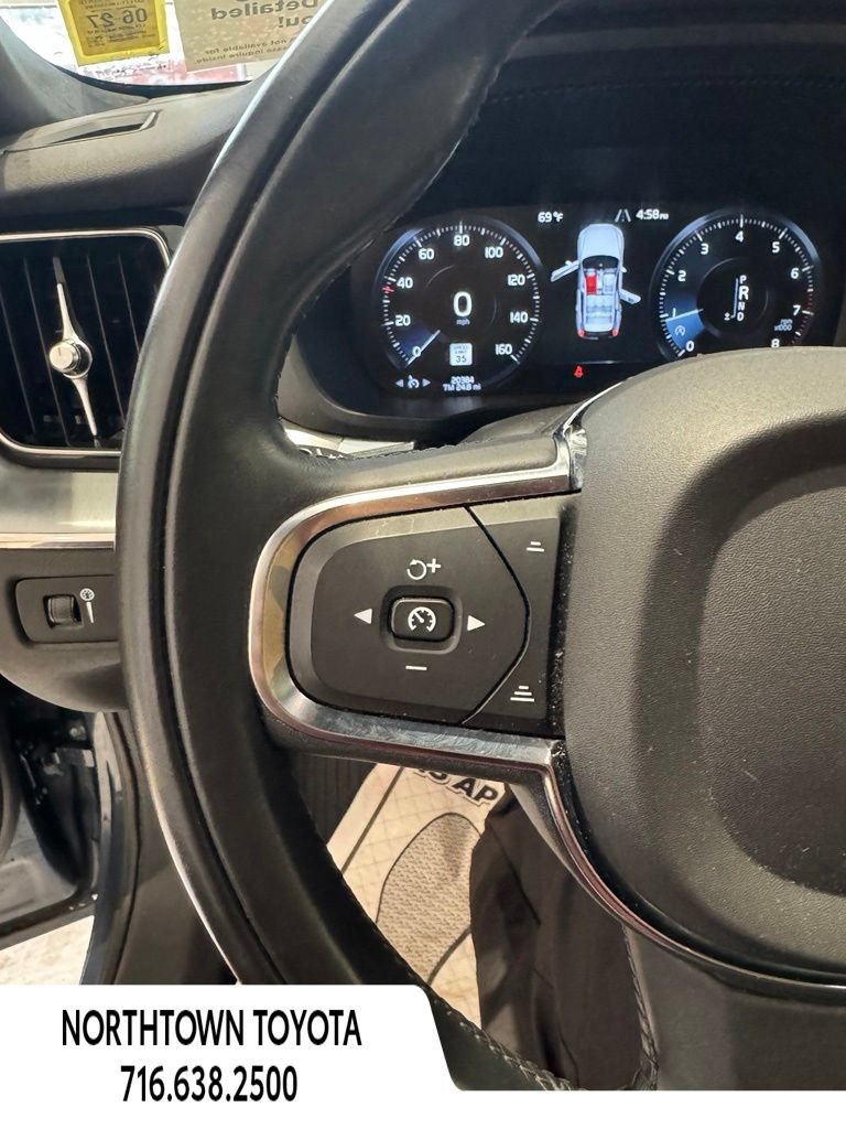 Used 2019 Volvo XC60 T5 Momentum w/ Multimedia Package AWD/4WD image 32