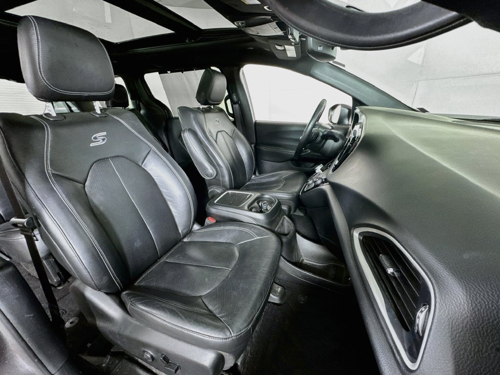 Used 2020 Chrysler Pacifica Touring-L Plus w/ Advanced Safetytec Group FWD image 28