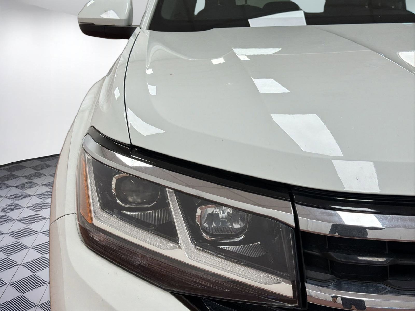 Used 2023 Volkswagen Atlas Cross Sport SE w/ Black Wheel Package image 9