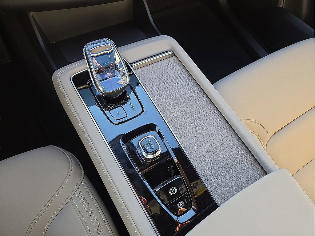 Certified 2026 Volvo XC90 B6 Plus w/ Protection Package Premier image 28