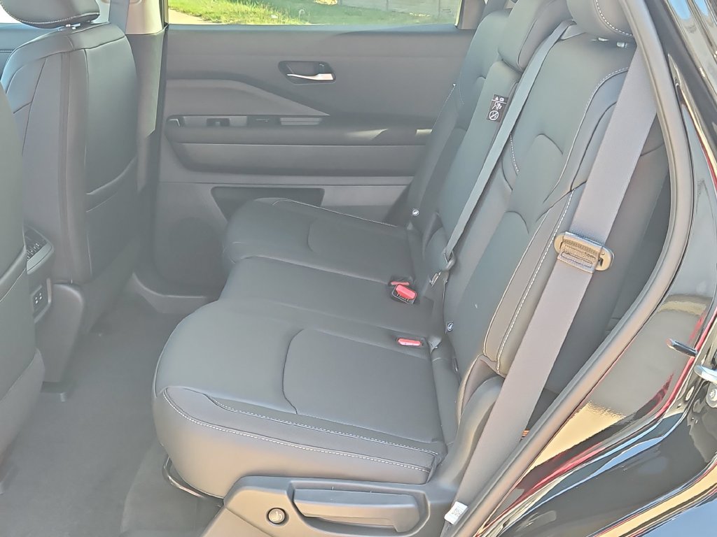 New 2026 Nissan Pathfinder SL FWD image 17