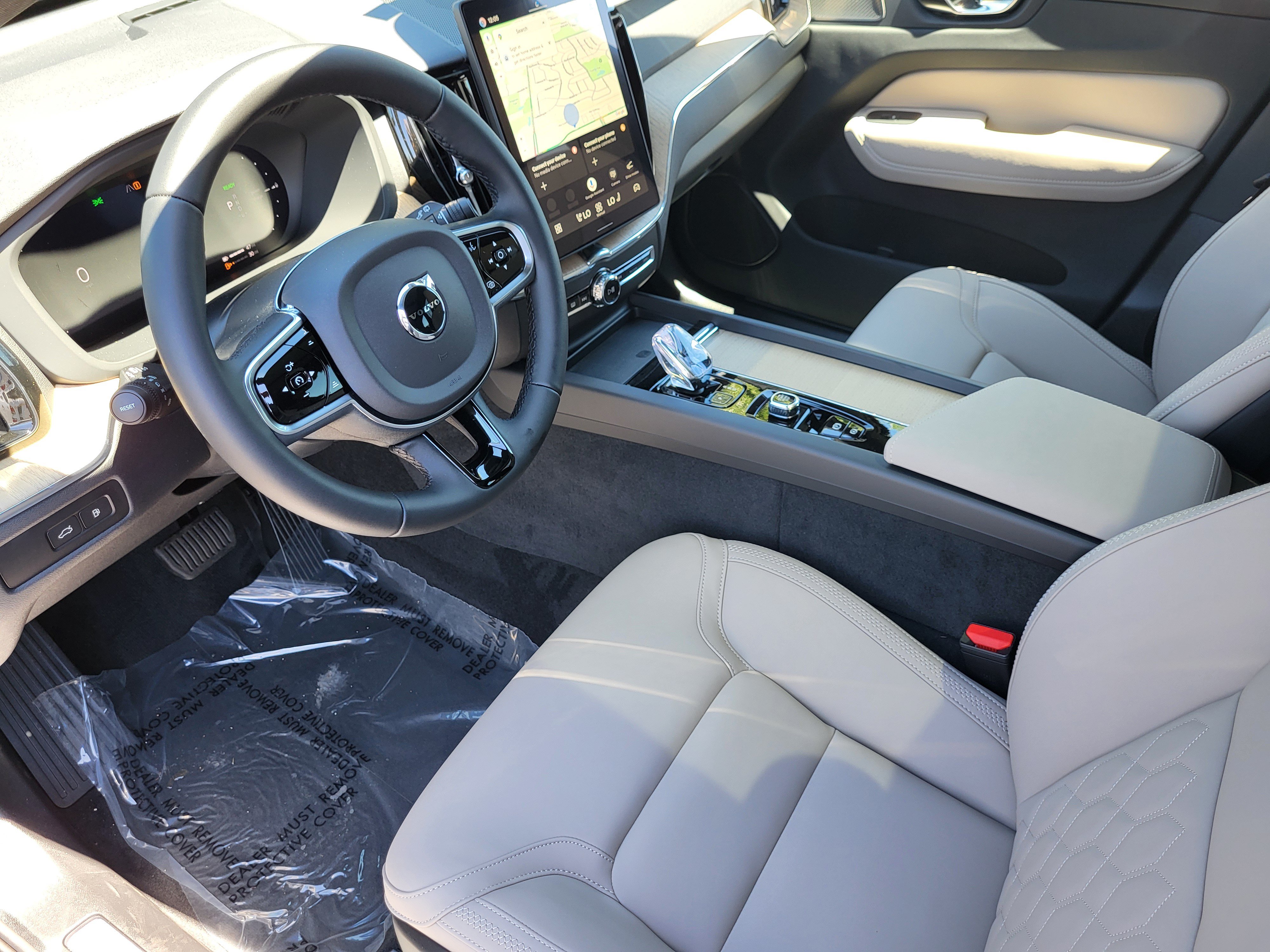 New 2026 Volvo XC60 T8 Plus w/ Protection Package Premier AWD/4WD image 9
