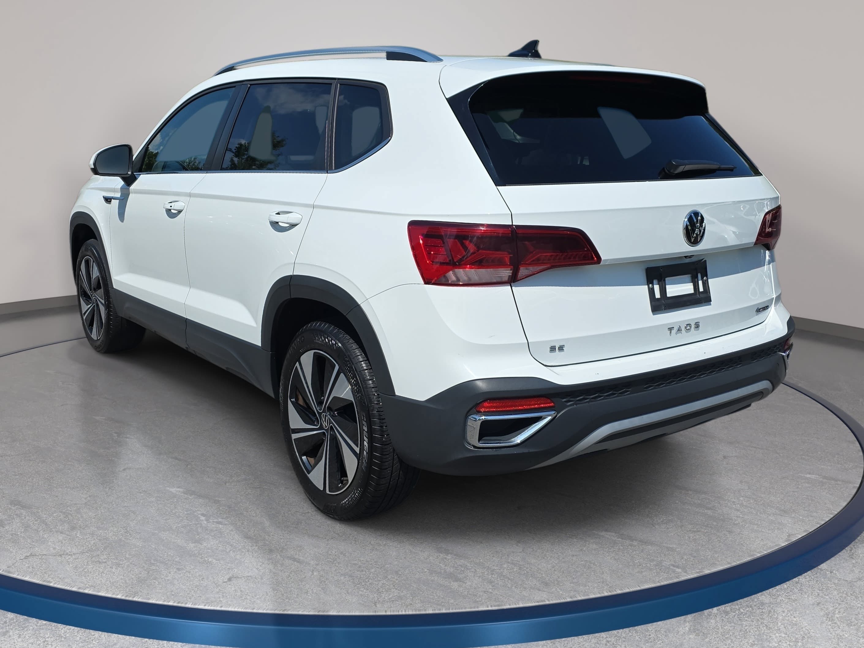 Used 2024 Volkswagen Taos SE AWD/4WD image 7