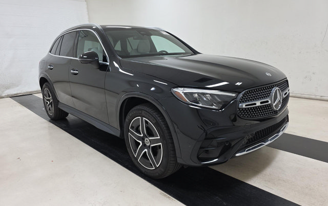 Used 2024 Mercedes-Benz GLC 300 4MATIC w/ AMG Line image 2