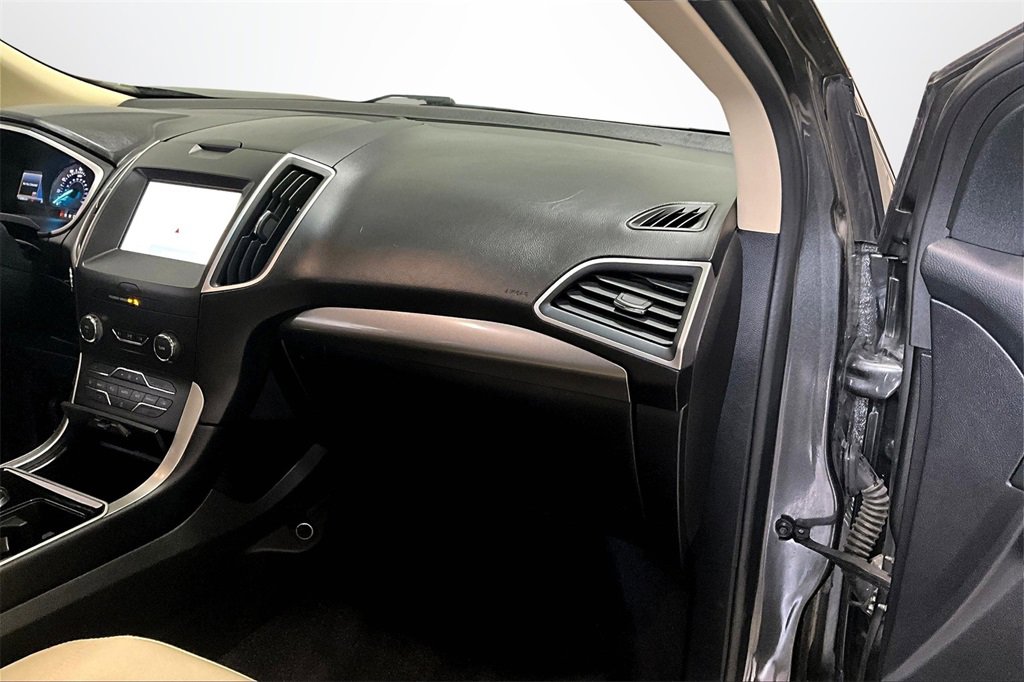 Used 2019 Ford Edge SEL image 25