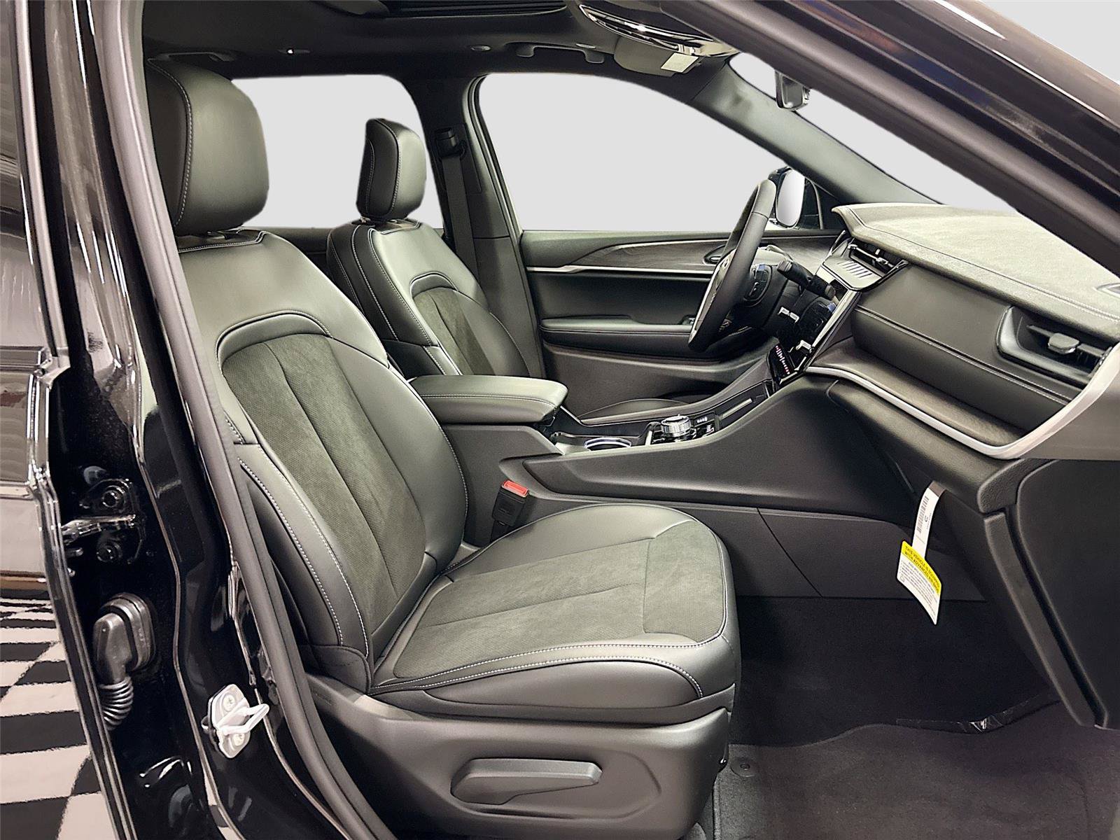 New 2026 Jeep Grand Cherokee L 4WD image 30