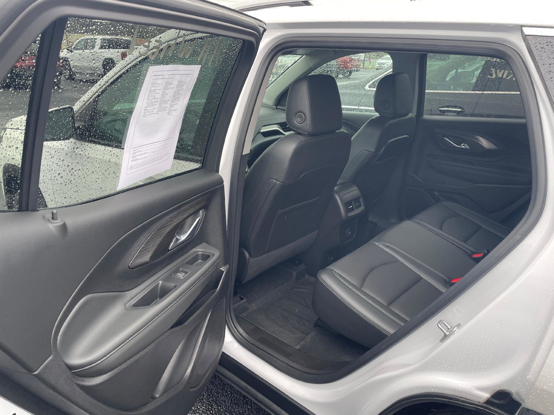 Used 2024 GMC Terrain SLT w/ Infotainment Package II image 11