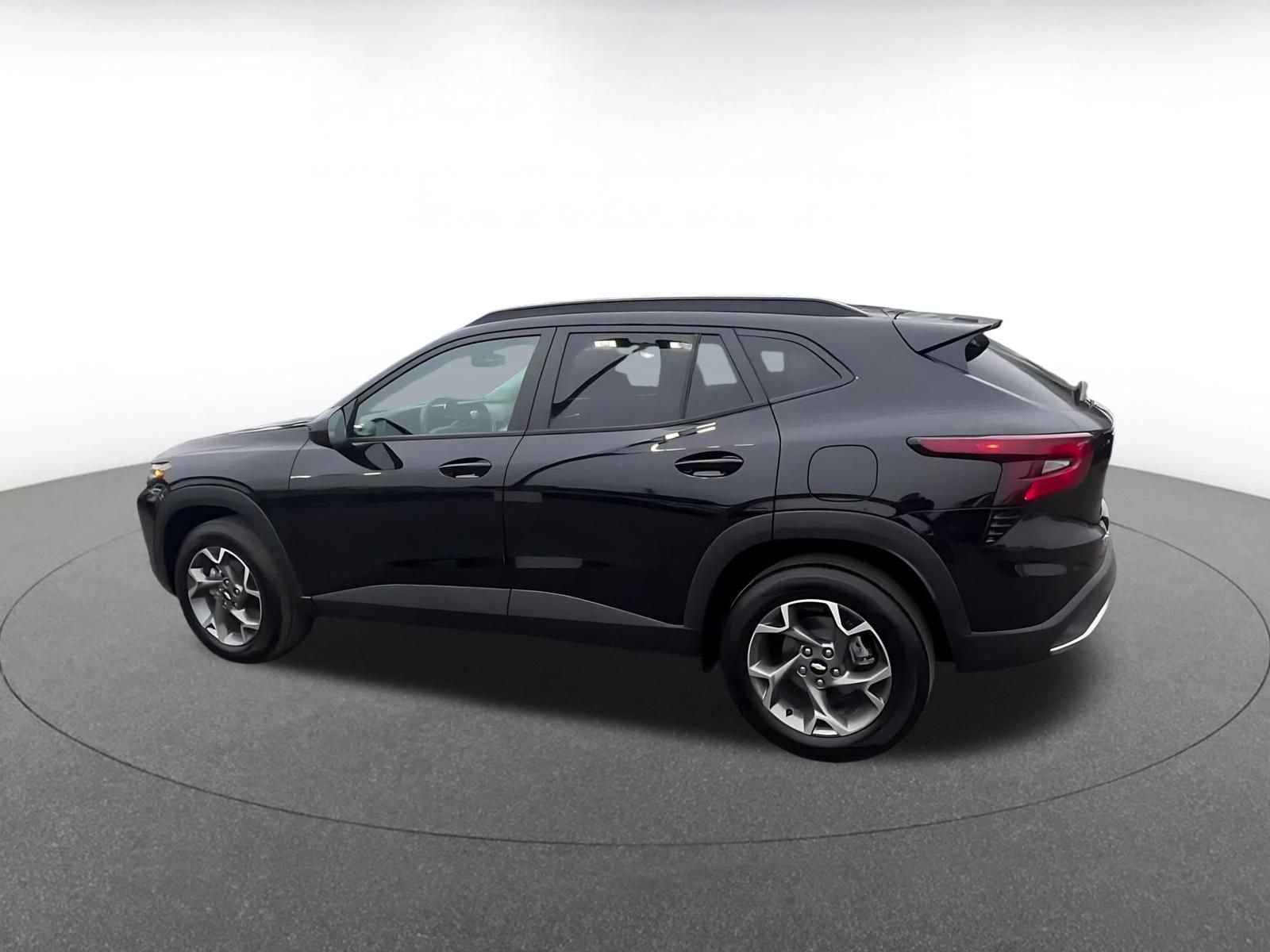 Used 2025 Chevrolet Trax LT image 10