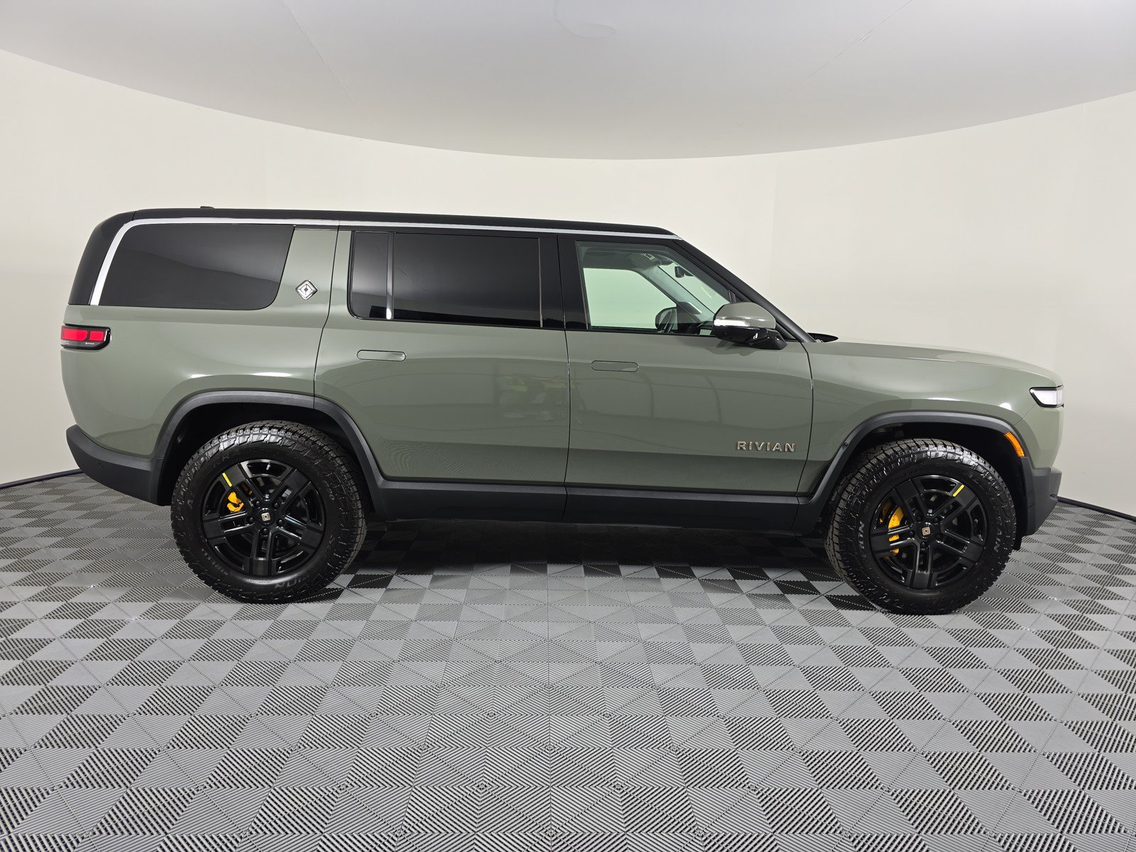 Used 2023 Rivian R1S Launch Edition AWD/4WD image 6