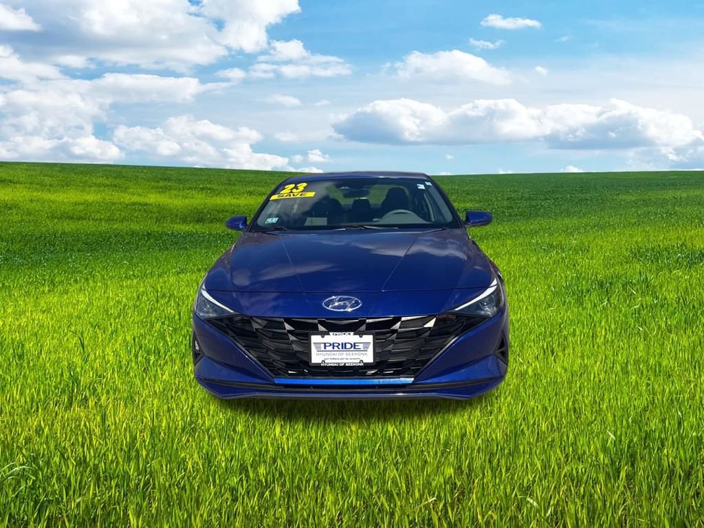 Used 2023 Hyundai Elantra SEL image 2