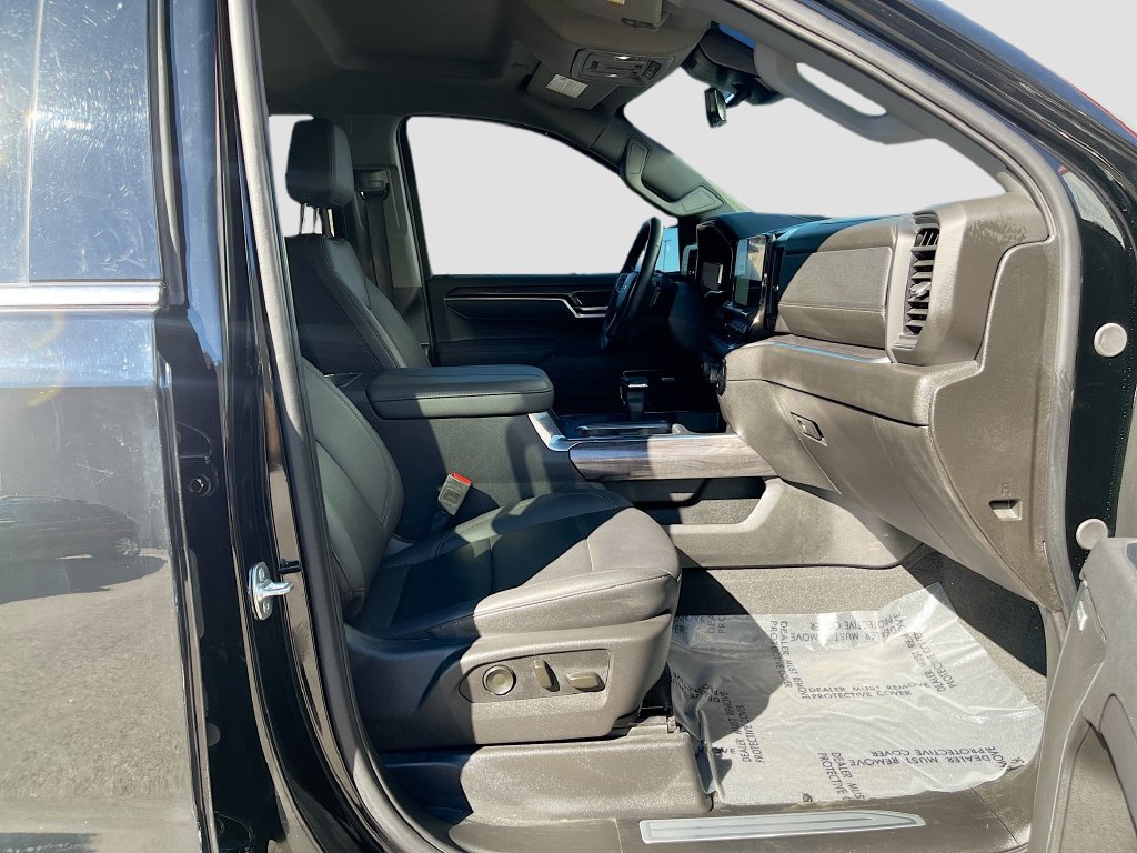 Used 2025 Chevrolet Silverado 1500 LTZ AWD/4WD image 30