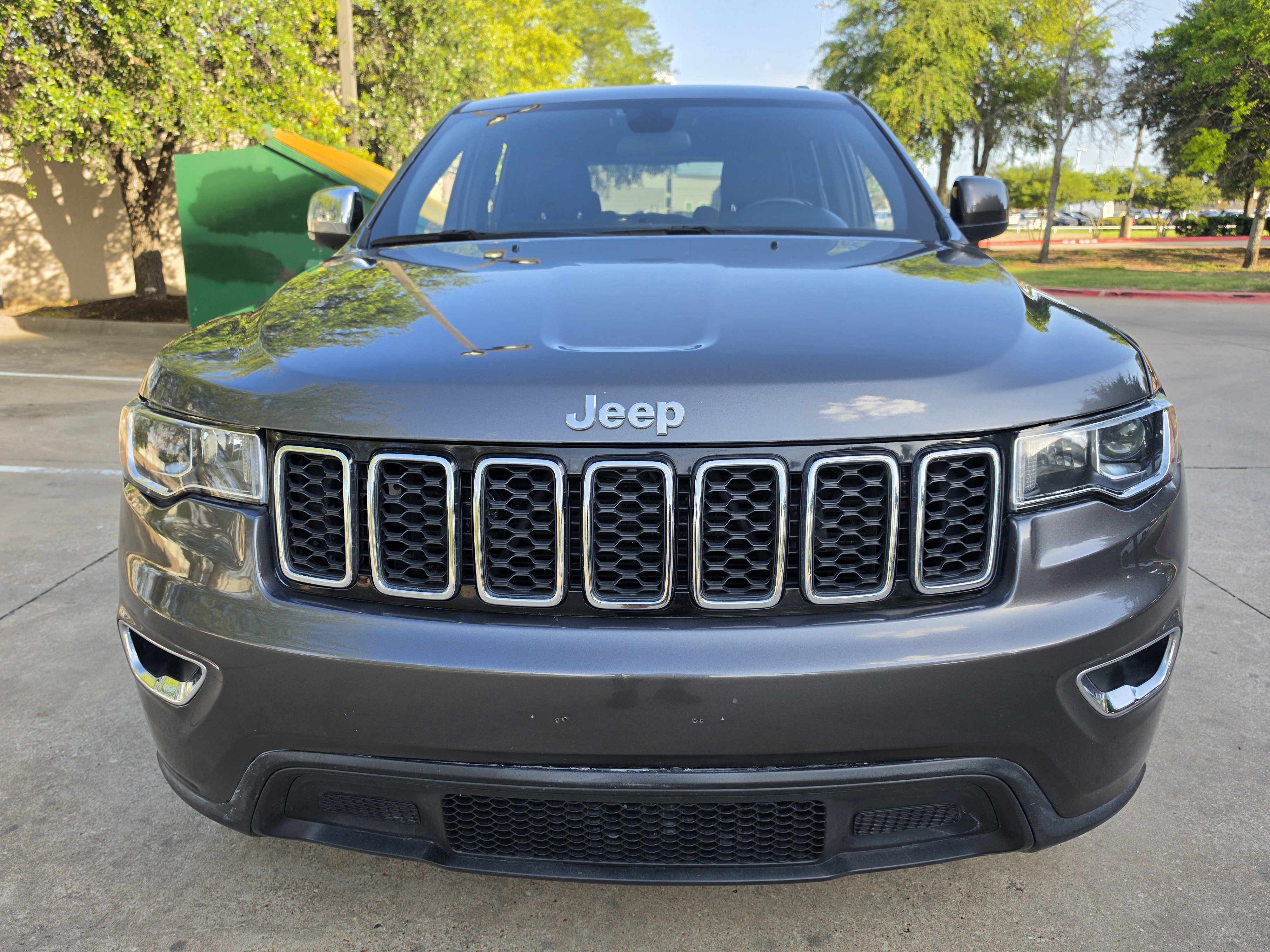 Used 2021 Jeep Grand Cherokee Laredo AWD/4WD image 2