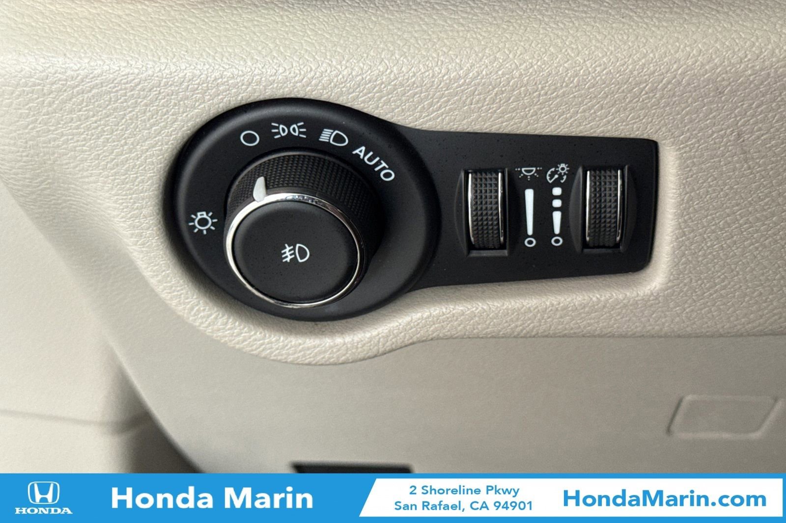 Used 2023 Chrysler Pacifica Limited image 35