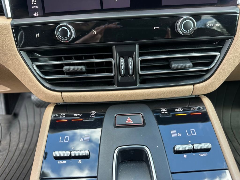 Certified 2024 Porsche Macan image 25