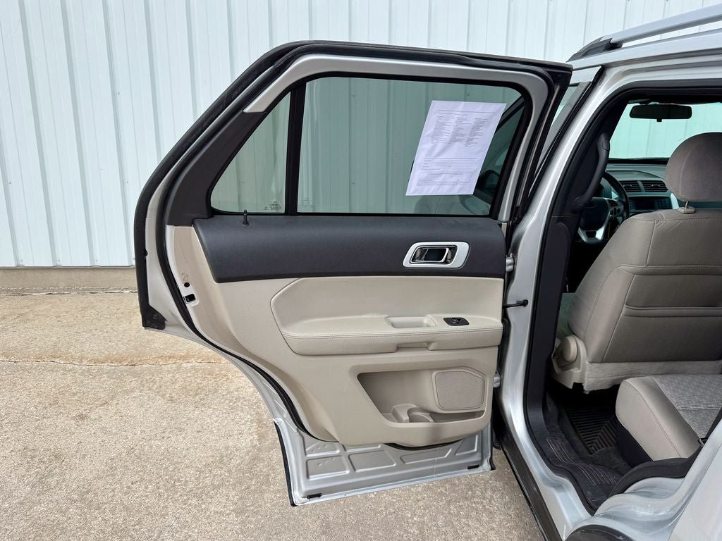 Used 2015 Ford Explorer XLT AWD/4WD image 16