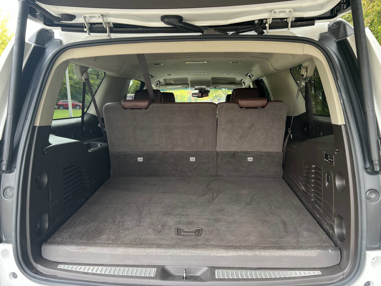 Used 2017 Chevrolet Suburban Premier AWD/4WD image 8
