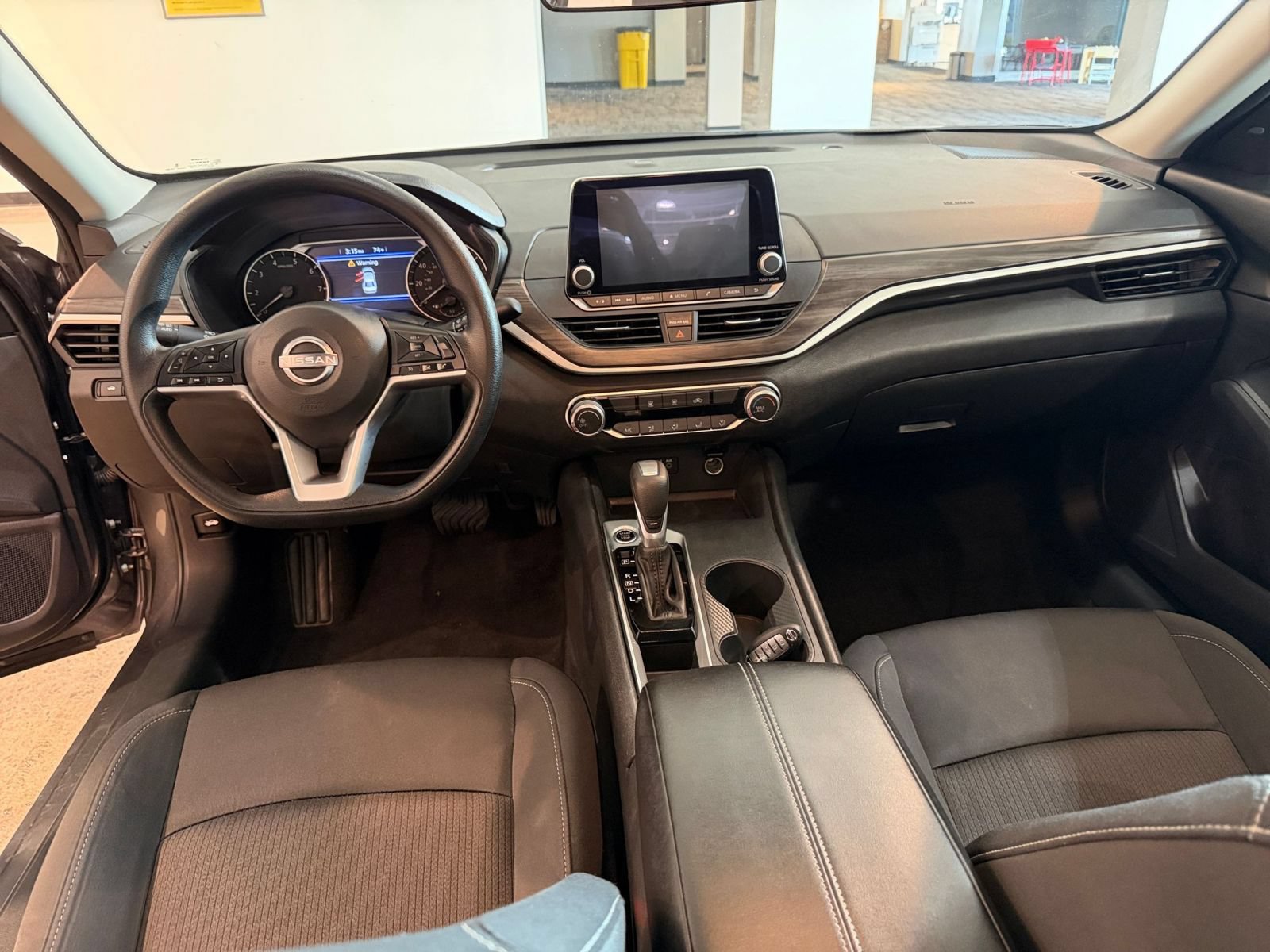 Used 2025 Nissan Altima 2.5 SV FWD image 27