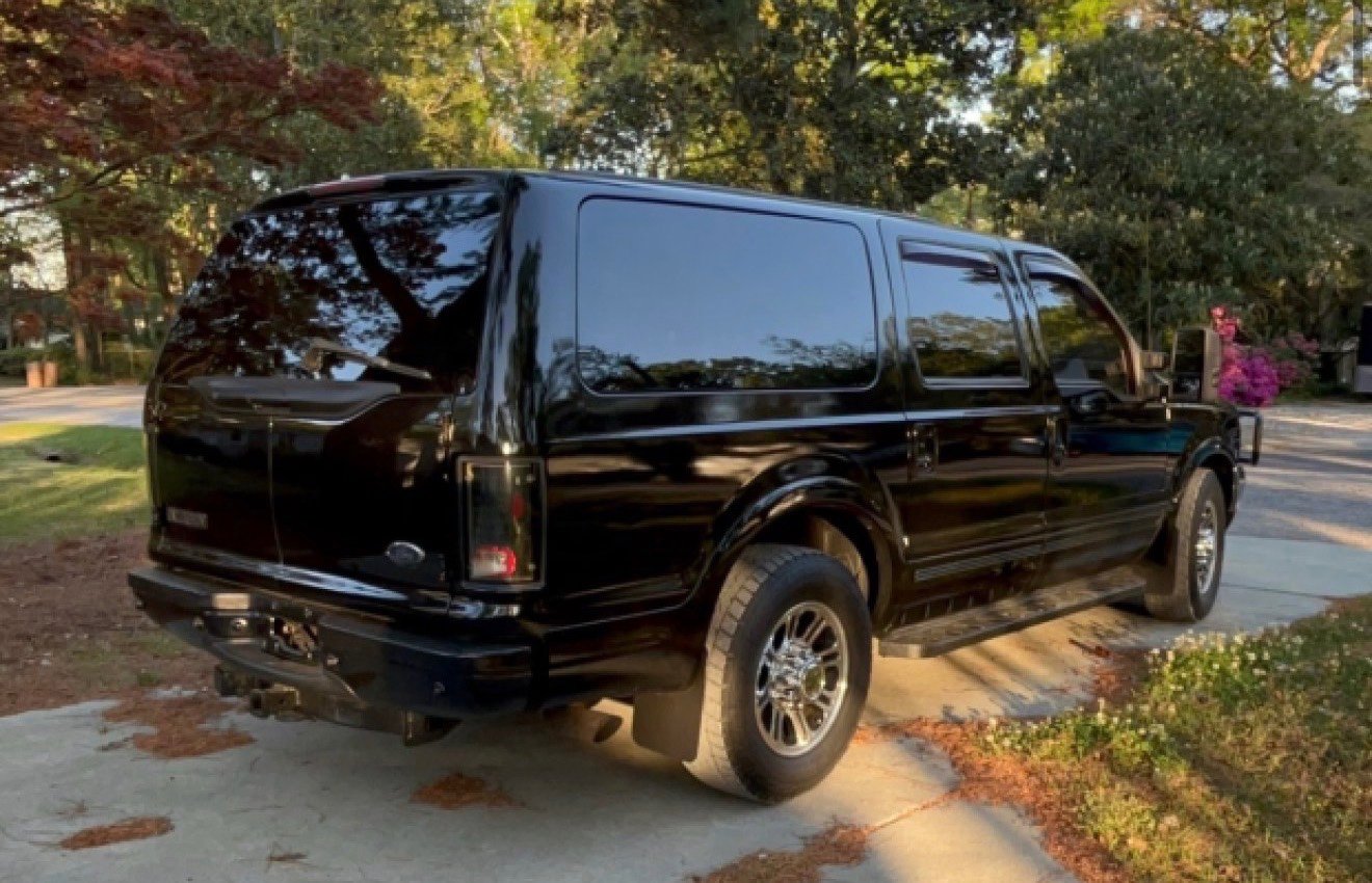 Used 2001 Ford Excursion Limited RWD image 2