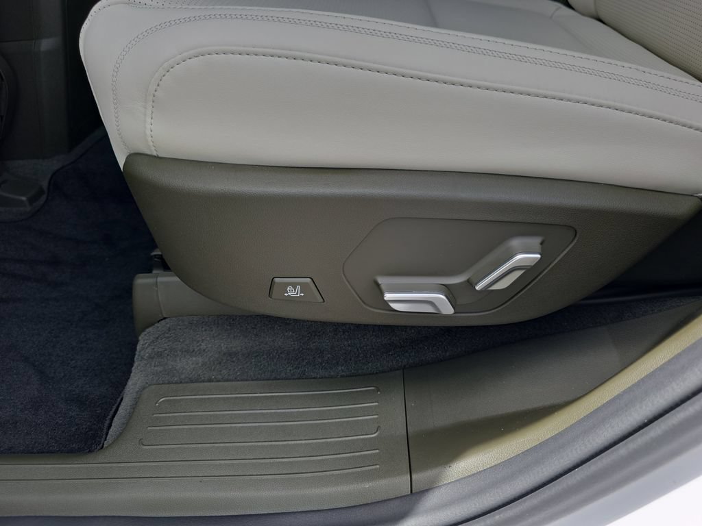 Certified 2025 Hyundai Santa Fe Calligraphy FWD image 32