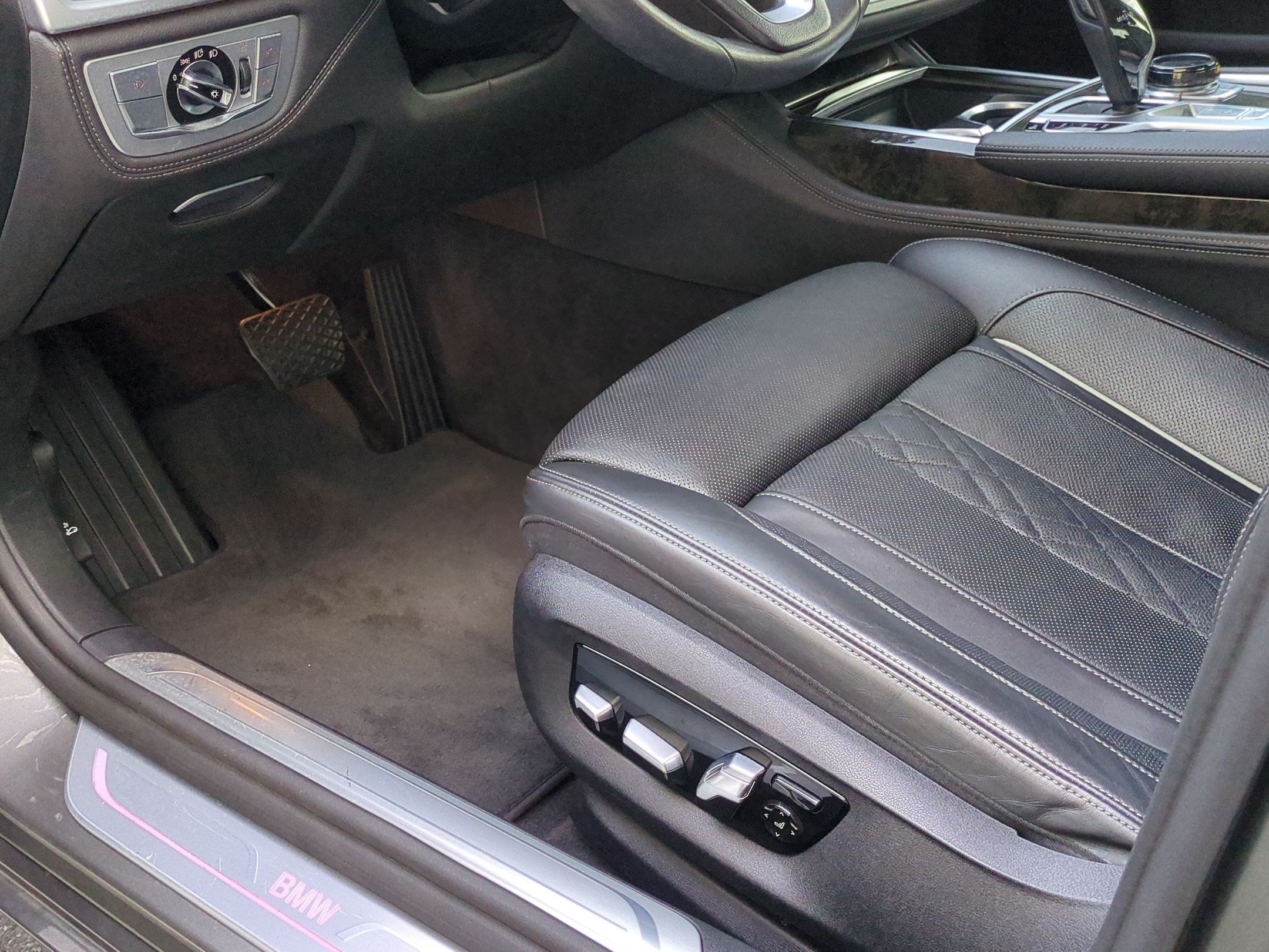 Used 2018 BMW 750i RWD image 17