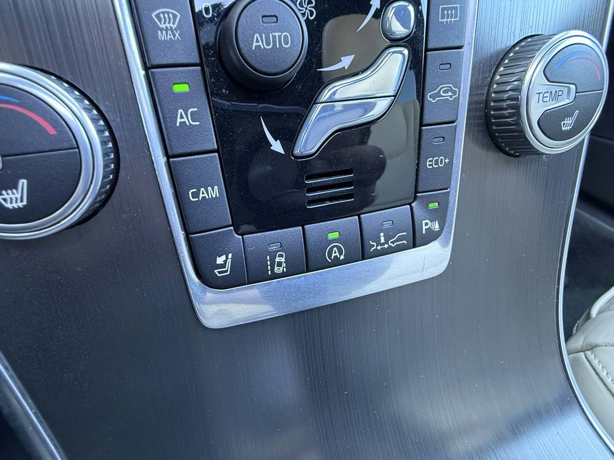 Used 2015 Volvo XC60 T6 Platinum image 20