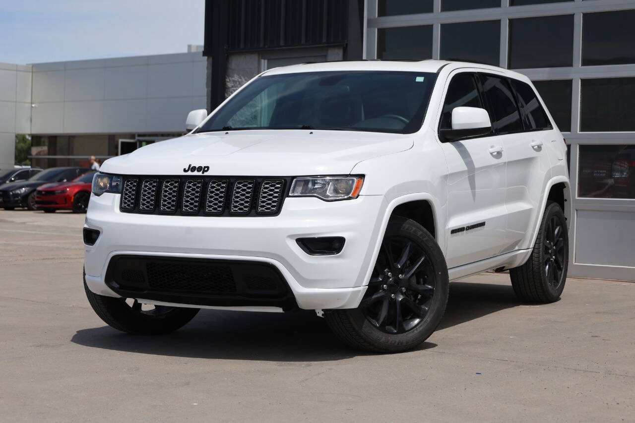 Used 2021 Jeep Grand Cherokee Laredo X AWD/4WD image 3